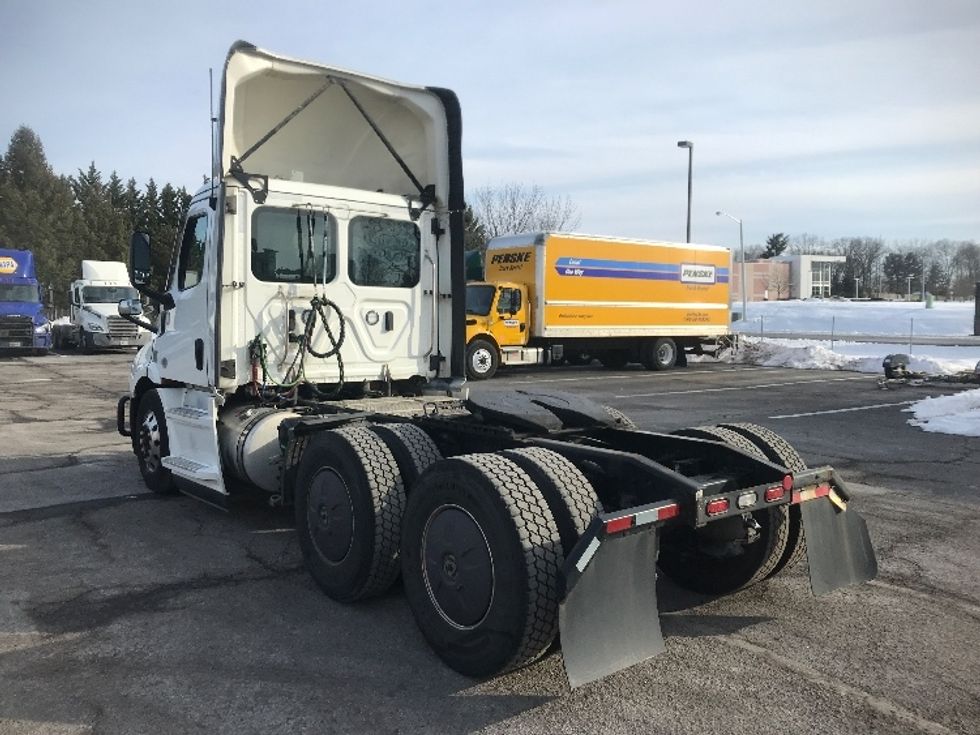 Day Cab Tractor-Heavy Duty Tractors-Freightliner-2021-T11664ST-Harrisburg-PA-588,562\n\t\tmiles-$ 33,500 - Image 5