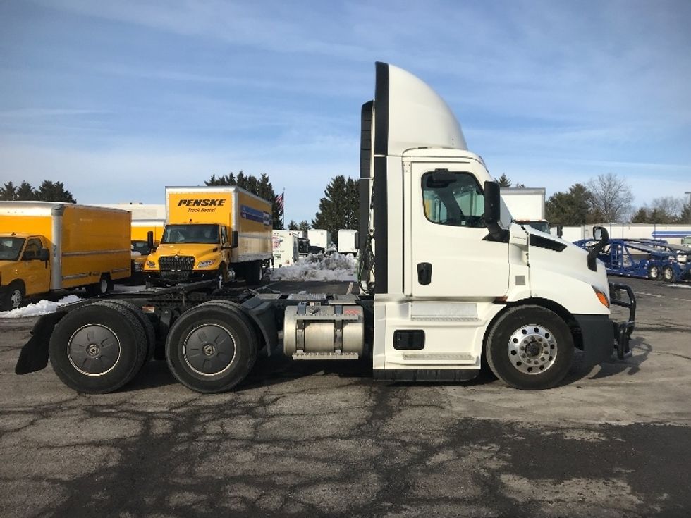 Day Cab Tractor-Heavy Duty Tractors-Freightliner-2021-T11664ST-Harrisburg-PA-588,562\n\t\tmiles-$ 33,500 - Image 8