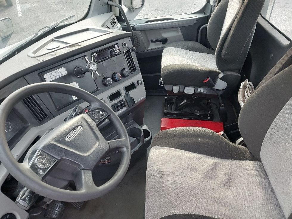 Day Cab Tractor-Heavy Duty Tractors-Freightliner-2021-T11664ST-Harrisburg-PA-604,124\n\t\tmiles-$ 33,000 - Image 10