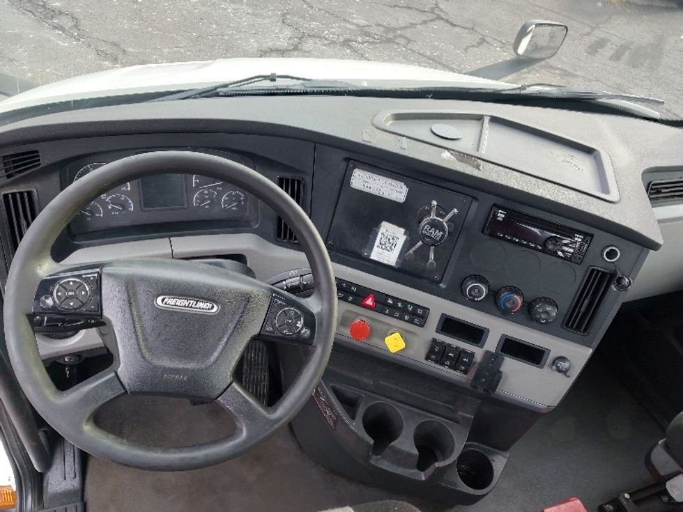 Day Cab Tractor-Heavy Duty Tractors-Freightliner-2021-T11664ST-Harrisburg-PA-604,124\n\t\tmiles-$ 33,000 - Image 11