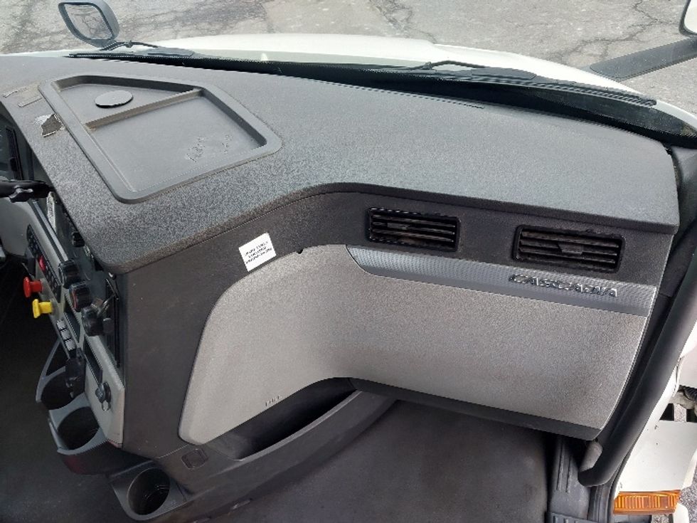 Day Cab Tractor-Heavy Duty Tractors-Freightliner-2021-T11664ST-Harrisburg-PA-604,124\n\t\tmiles-$ 33,000 - Image 13