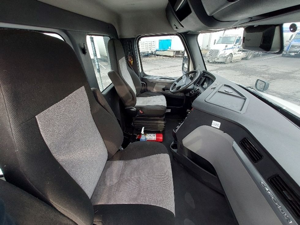 Day Cab Tractor-Heavy Duty Tractors-Freightliner-2021-T11664ST-Harrisburg-PA-604,124\n\t\tmiles-$ 33,000 - Image 14