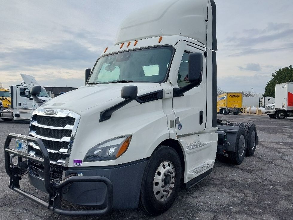 Day Cab Tractor-Heavy Duty Tractors-Freightliner-2021-T11664ST-Harrisburg-PA-604,124\n\t\tmiles-$ 33,000 - Image 3