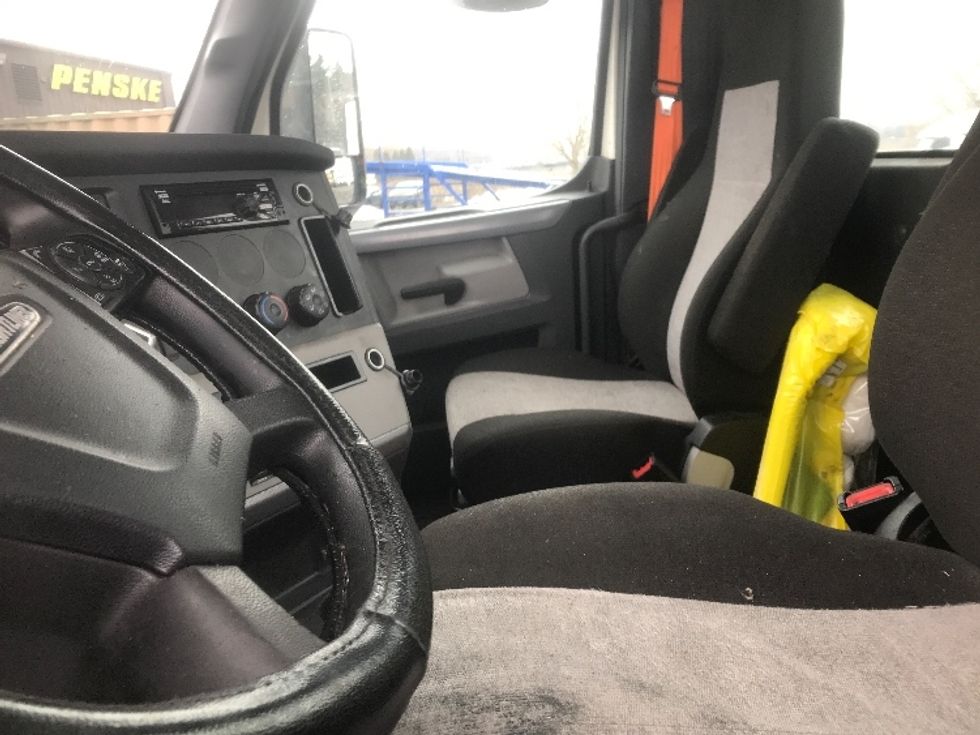 Day Cab Tractor-Heavy Duty Tractors-Freightliner-2021-T11664ST-Harrisburg-PA-671,575\n\t\tmiles-$ 27,750 - Image 10