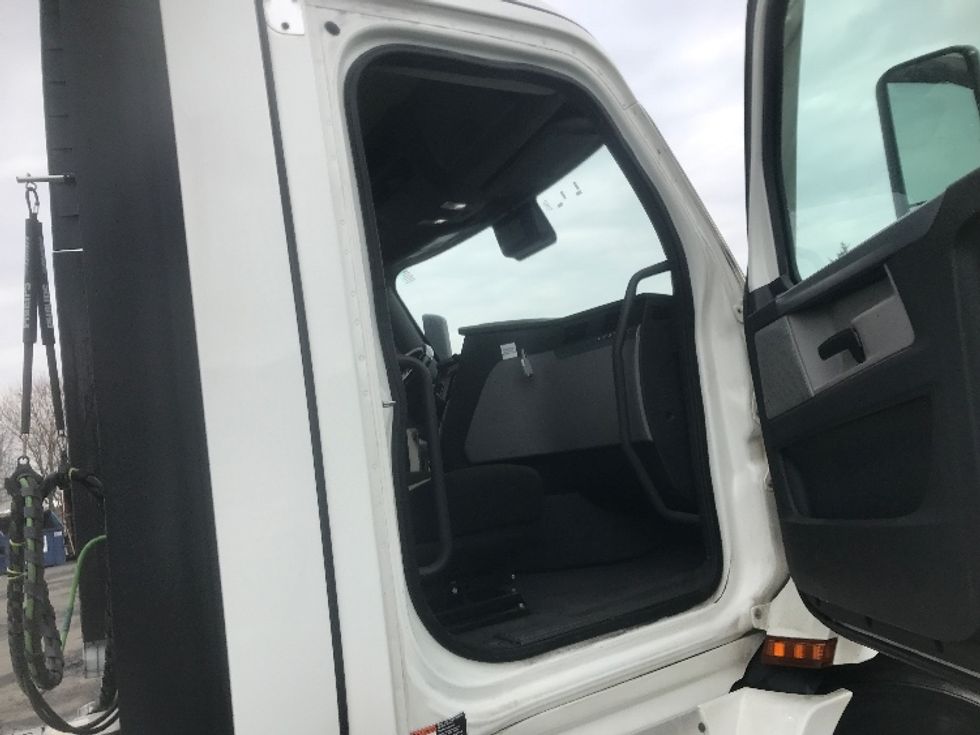 Day Cab Tractor-Heavy Duty Tractors-Freightliner-2021-T11664ST-Harrisburg-PA-671,575\n\t\tmiles-$ 27,750 - Image 11