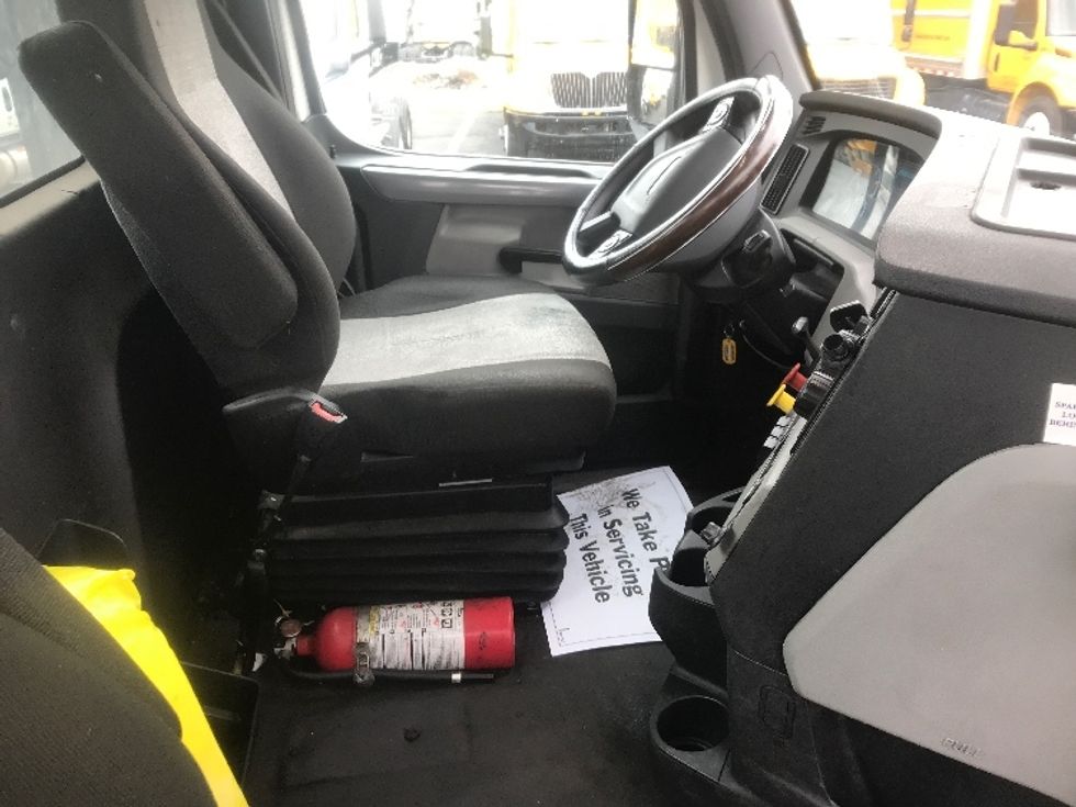 Day Cab Tractor-Heavy Duty Tractors-Freightliner-2021-T11664ST-Harrisburg-PA-671,575\n\t\tmiles-$ 27,750 - Image 14