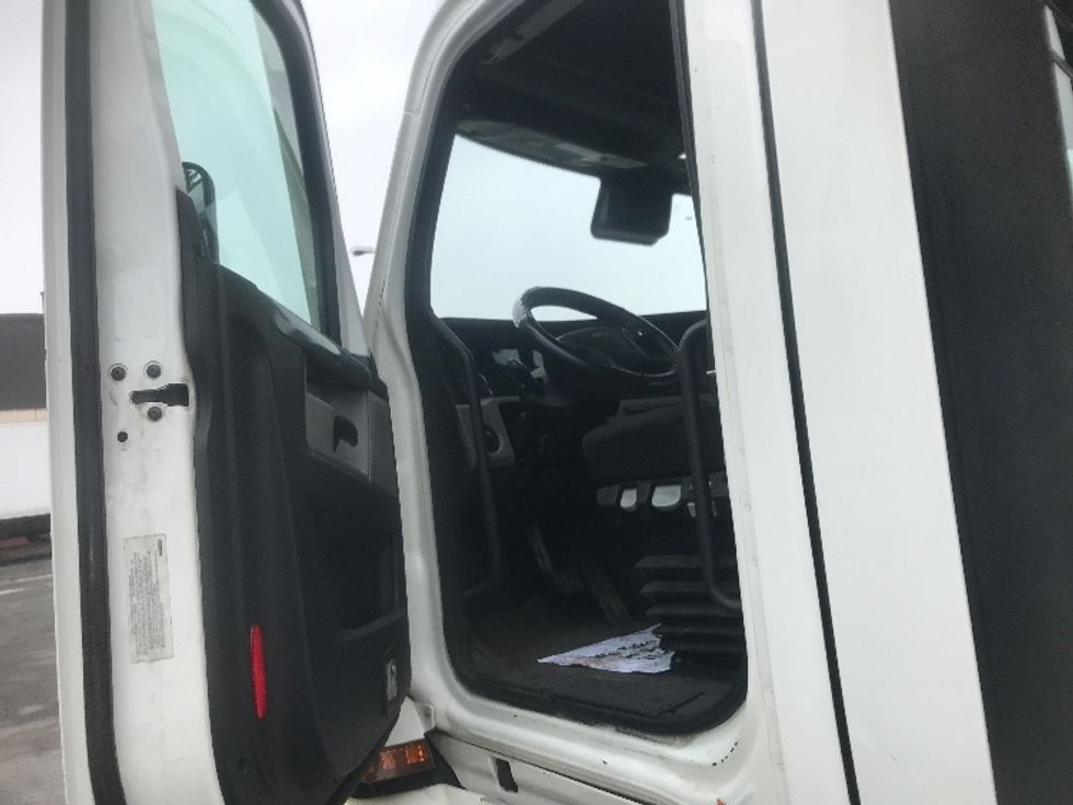 Day Cab Tractor-Heavy Duty Tractors-Freightliner-2021-T11664ST-Harrisburg-PA-671,575\n\t\tmiles-$ 27,750 - Image 16