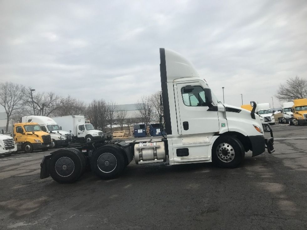 Day Cab Tractor-Heavy Duty Tractors-Freightliner-2021-T11664ST-Harrisburg-PA-671,575\n\t\tmiles-$ 27,750 - Image 8