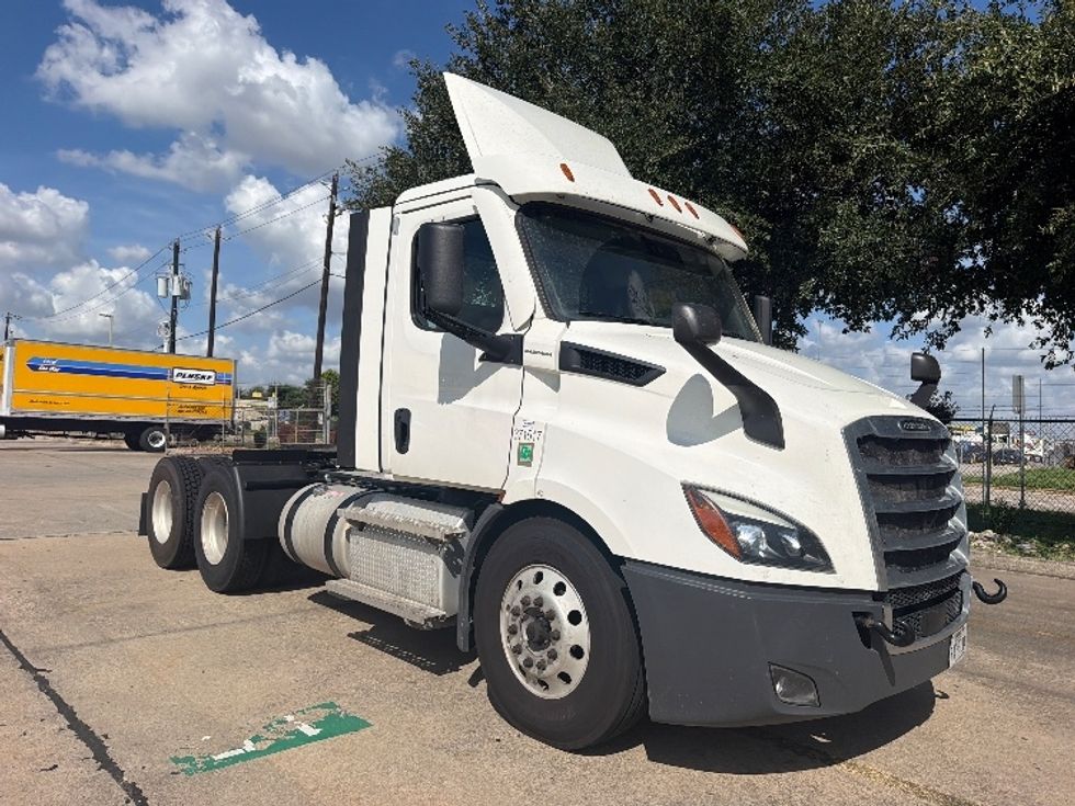 Day Cab Tractor-Heavy Duty Tractors-Freightliner-2021-T11664ST-Houston-TX-149,584\n\t\tmiles-$ 74,000 - Image 1