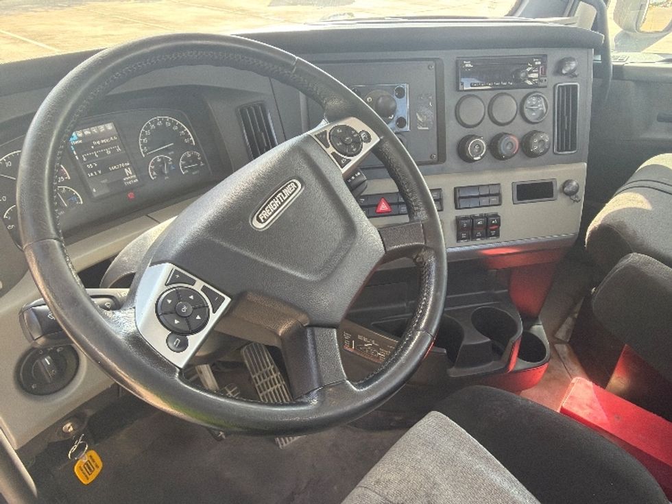 Day Cab Tractor-Heavy Duty Tractors-Freightliner-2021-T11664ST-Houston-TX-149,584\n\t\tmiles-$ 74,000 - Image 10