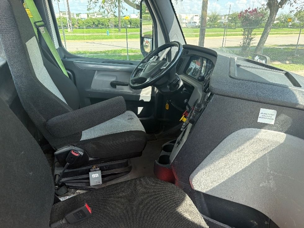 Day Cab Tractor-Heavy Duty Tractors-Freightliner-2021-T11664ST-Houston-TX-149,584\n\t\tmiles-$ 74,000 - Image 13