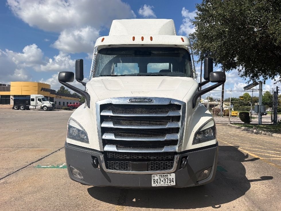 Day Cab Tractor-Heavy Duty Tractors-Freightliner-2021-T11664ST-Houston-TX-149,584\n\t\tmiles-$ 74,000 - Image 2