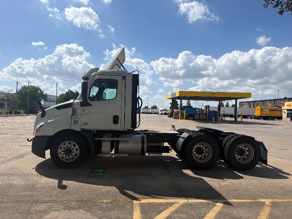Day Cab Tractor-Heavy Duty Tractors-Freightliner-2021-T11664ST-Houston-TX-149,584\n\t\tmiles-$ 74,000 - Image 4