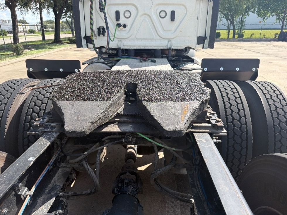 Day Cab Tractor-Heavy Duty Tractors-Freightliner-2021-T11664ST-Houston-TX-149,584\n\t\tmiles-$ 74,000 - Image 6