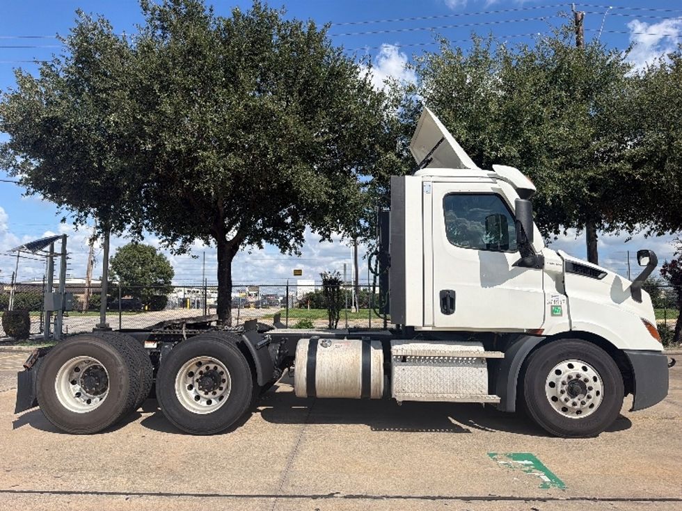 Day Cab Tractor-Heavy Duty Tractors-Freightliner-2021-T11664ST-Houston-TX-149,584\n\t\tmiles-$ 74,000 - Image 8