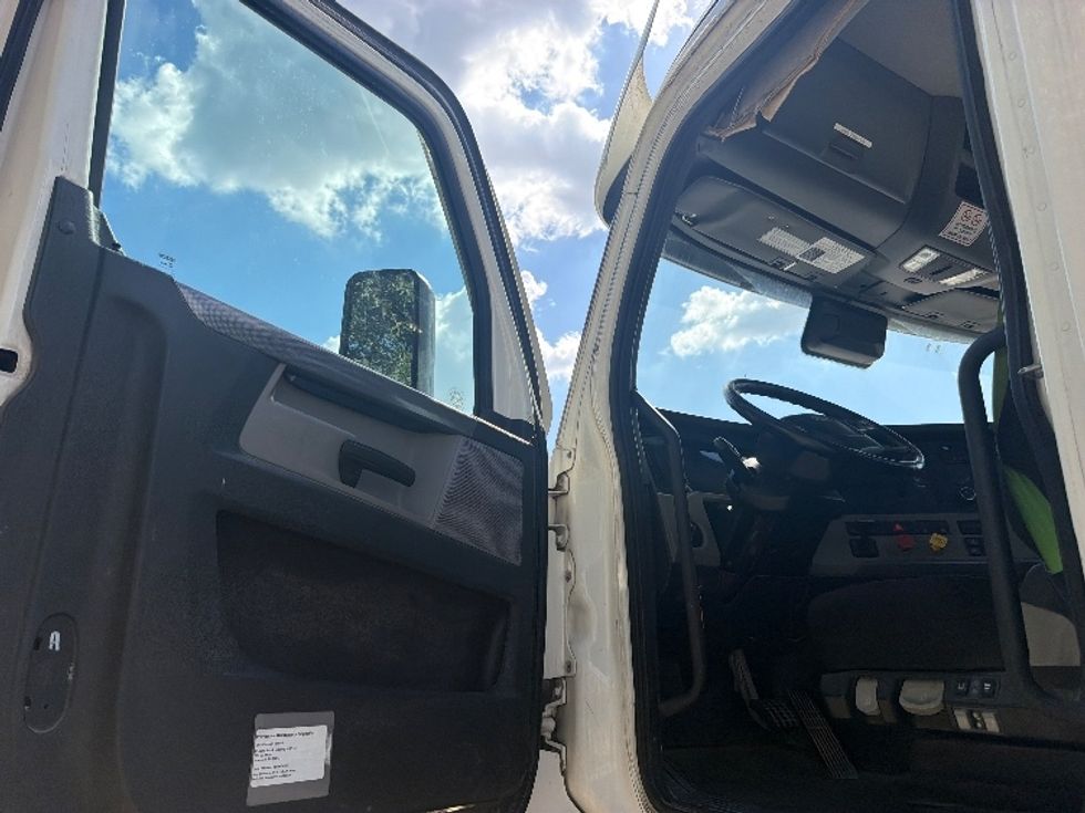 Day Cab Tractor-Heavy Duty Tractors-Freightliner-2021-T11664ST-Houston-TX-149,584\n\t\tmiles-$ 74,000 - Image 9