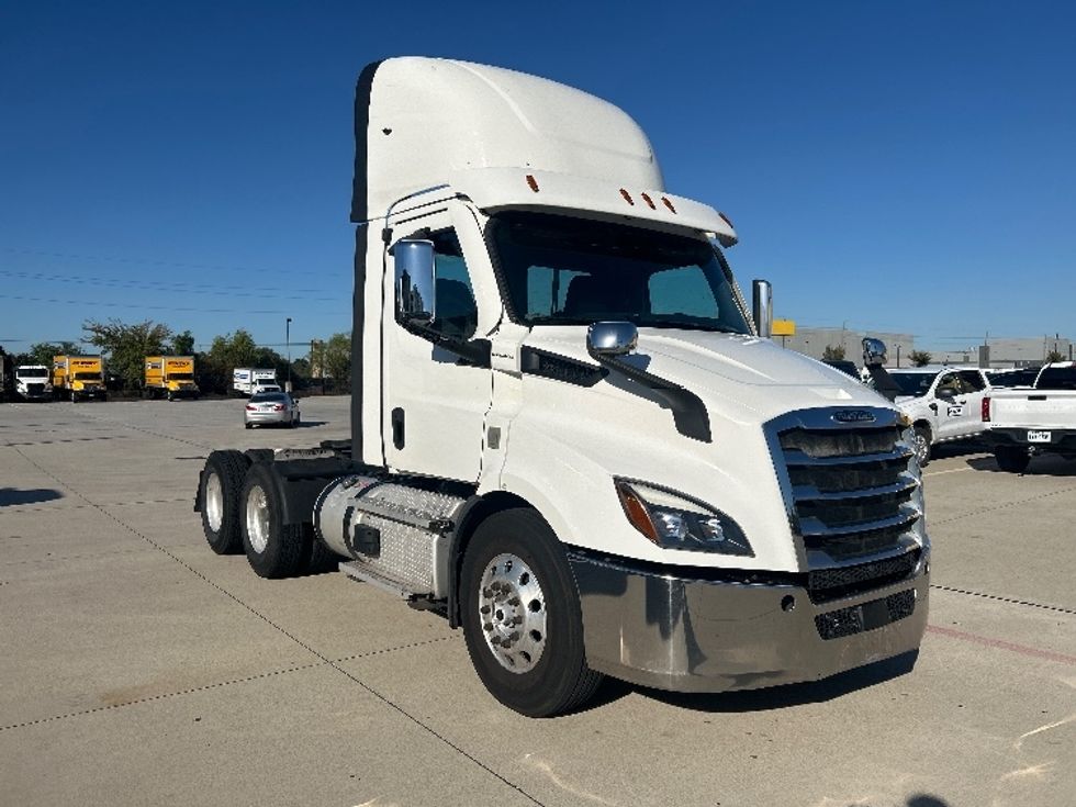 Day Cab Tractor-Heavy Duty Tractors-Freightliner-2021-T11664ST-Houston-TX-567,826\n\t\tmiles-$ 41,000 - Image 1