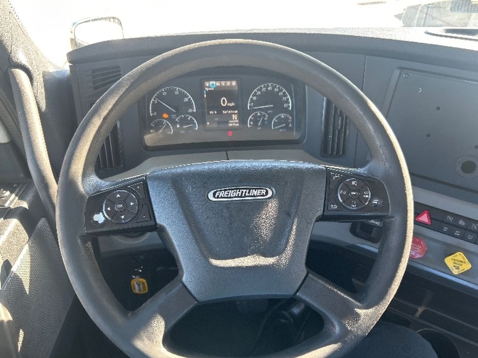 Day Cab Tractor-Heavy Duty Tractors-Freightliner-2021-T11664ST-Houston-TX-567,826\n\t\tmiles-$ 41,000 - Image 11