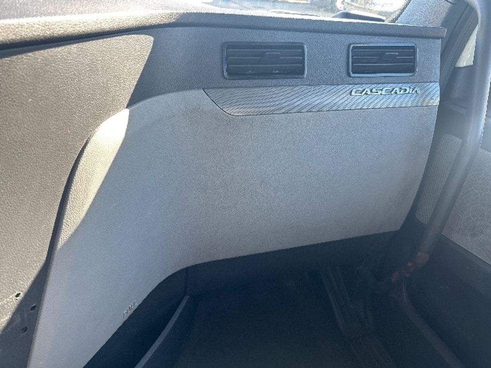 Day Cab Tractor-Heavy Duty Tractors-Freightliner-2021-T11664ST-Houston-TX-567,826\n\t\tmiles-$ 41,000 - Image 13