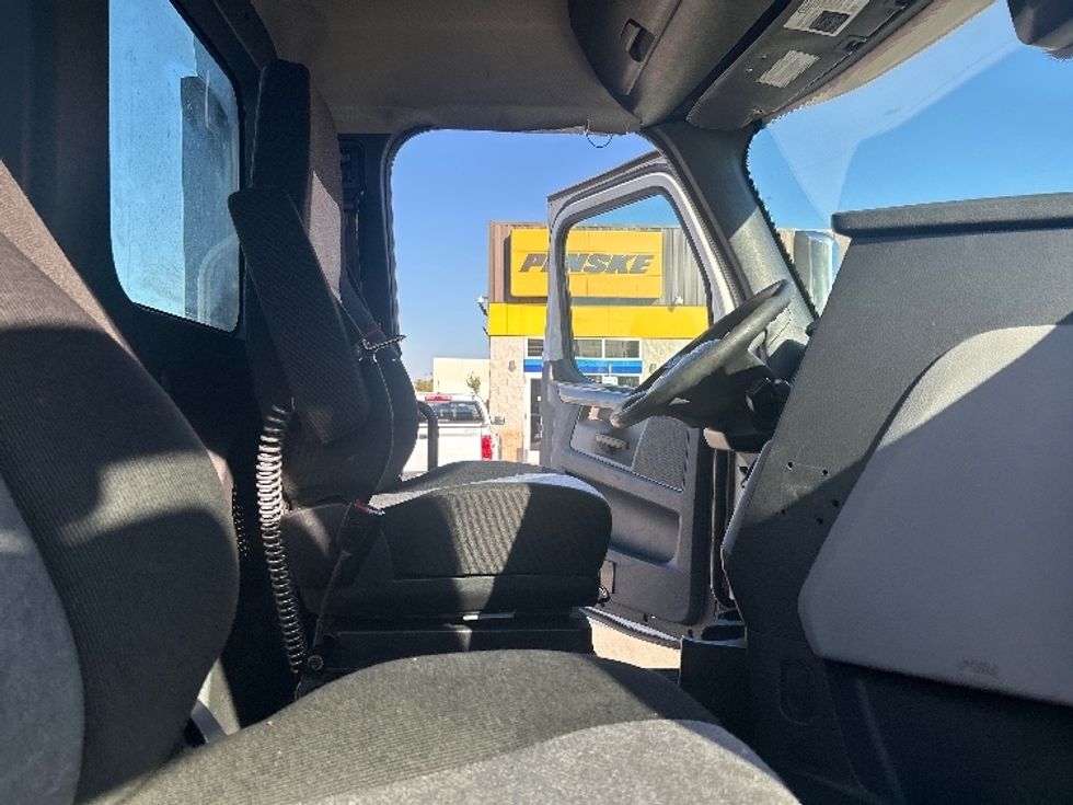 Day Cab Tractor-Heavy Duty Tractors-Freightliner-2021-T11664ST-Houston-TX-567,826\n\t\tmiles-$ 41,000 - Image 14