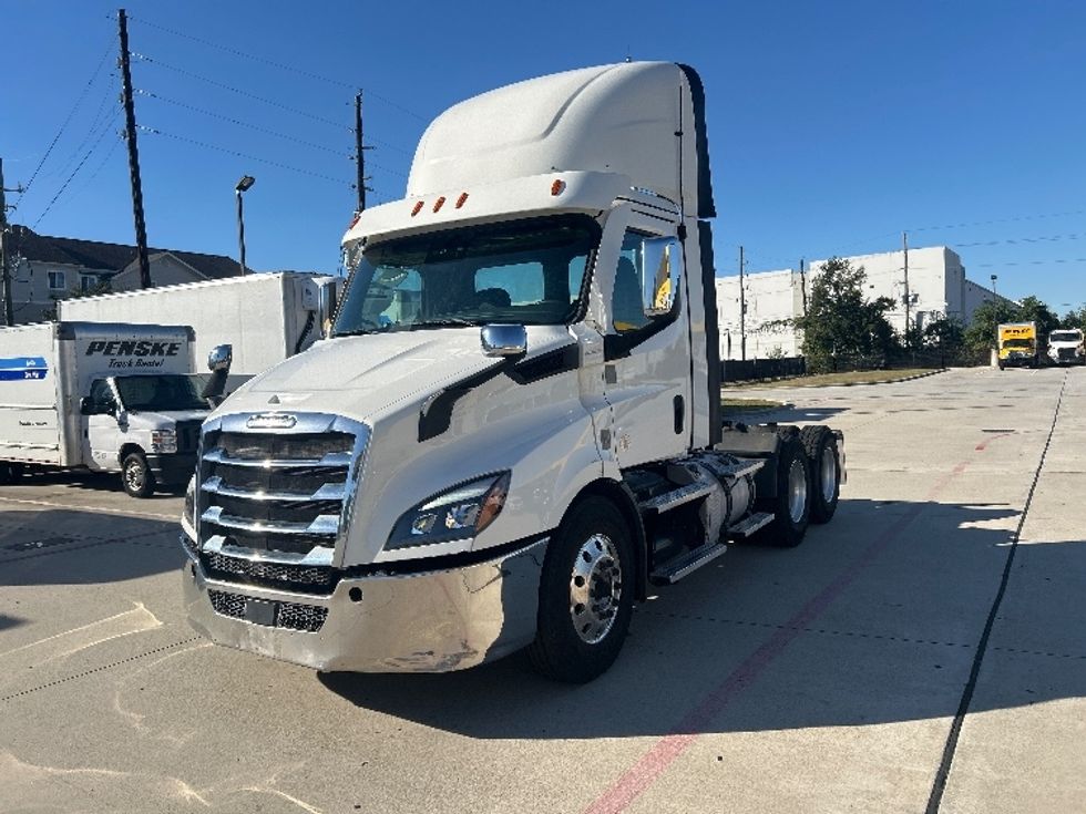 2021 Freightliner Cascadia 116" Day cab photo 3
