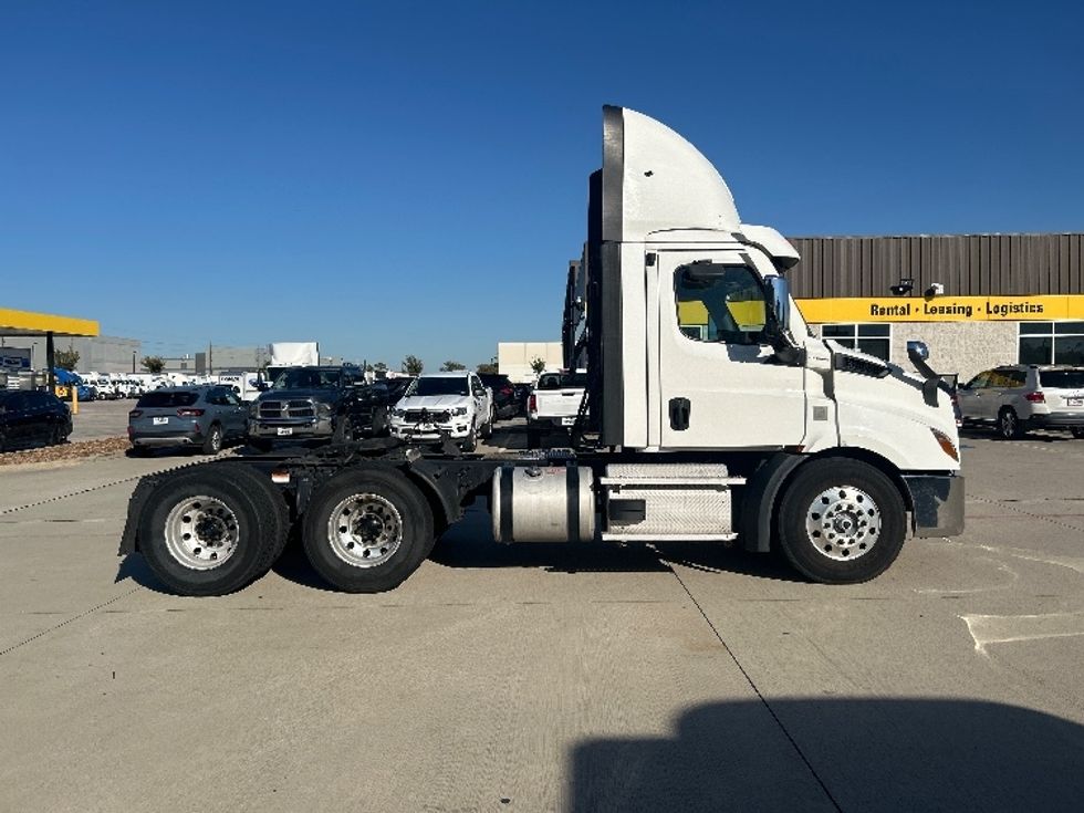 Day Cab Tractor-Heavy Duty Tractors-Freightliner-2021-T11664ST-Houston-TX-567,826\n\t\tmiles-$ 41,000 - Image 8