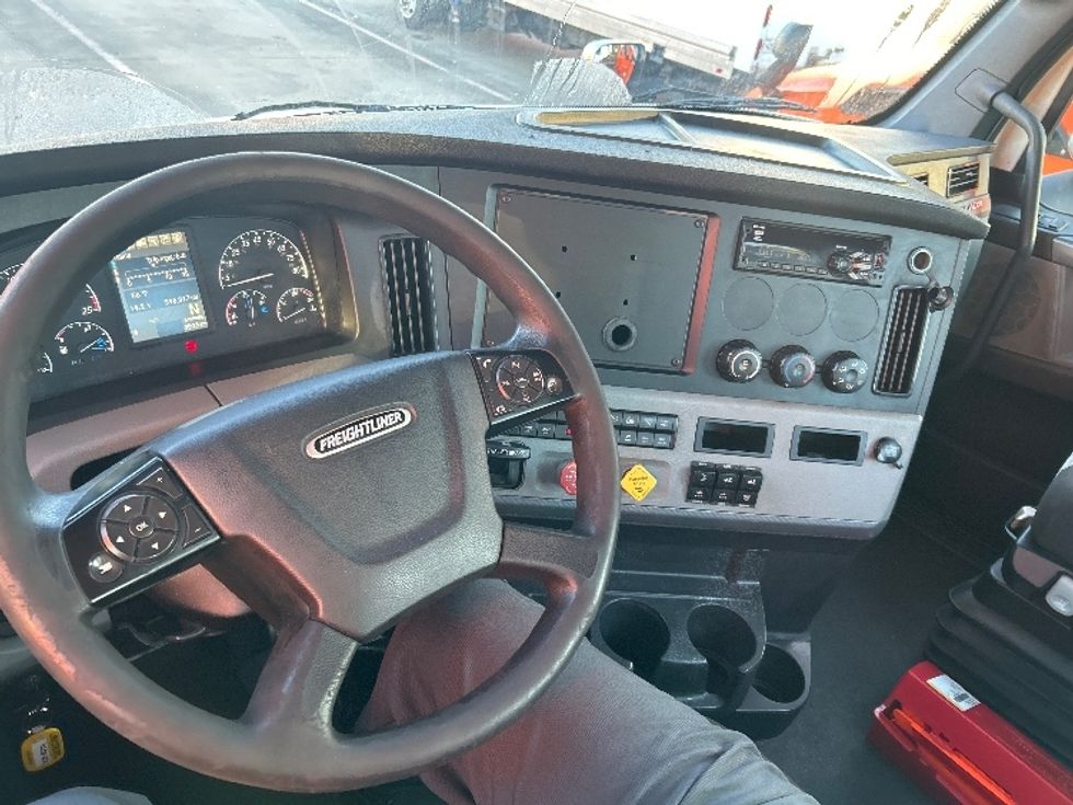 Day Cab Tractor-Heavy Duty Tractors-Freightliner-2021-T11664ST-Houston-TX-596,315\n\t\tmiles-$ 38,000 - Image 10