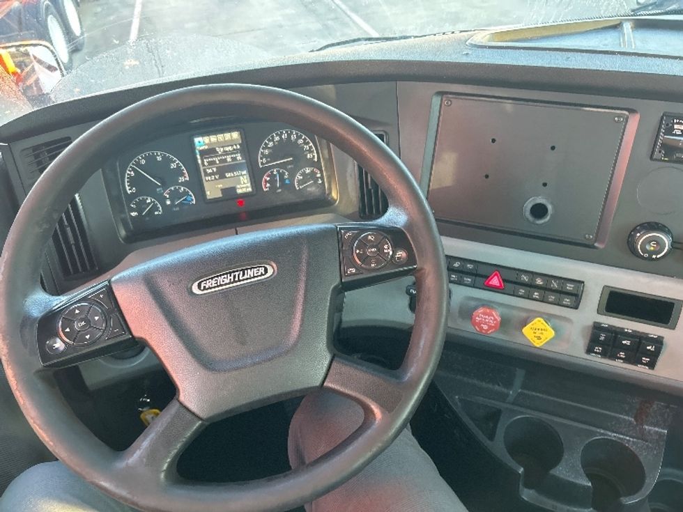 Day Cab Tractor-Heavy Duty Tractors-Freightliner-2021-T11664ST-Houston-TX-596,315\n\t\tmiles-$ 38,000 - Image 11