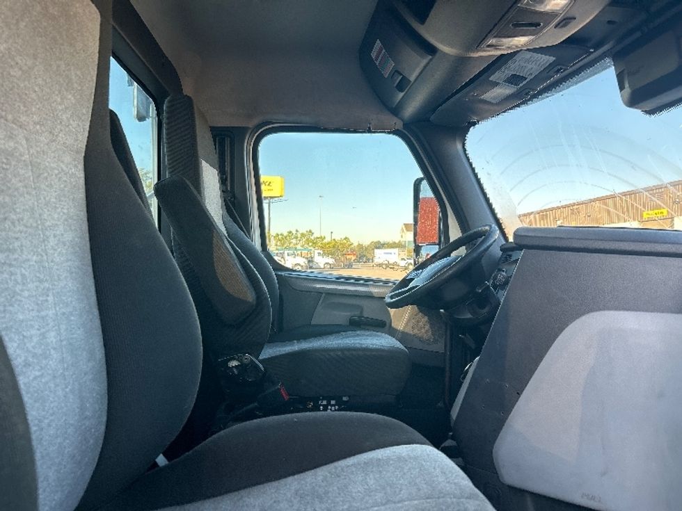 Day Cab Tractor-Heavy Duty Tractors-Freightliner-2021-T11664ST-Houston-TX-596,315\n\t\tmiles-$ 38,000 - Image 14