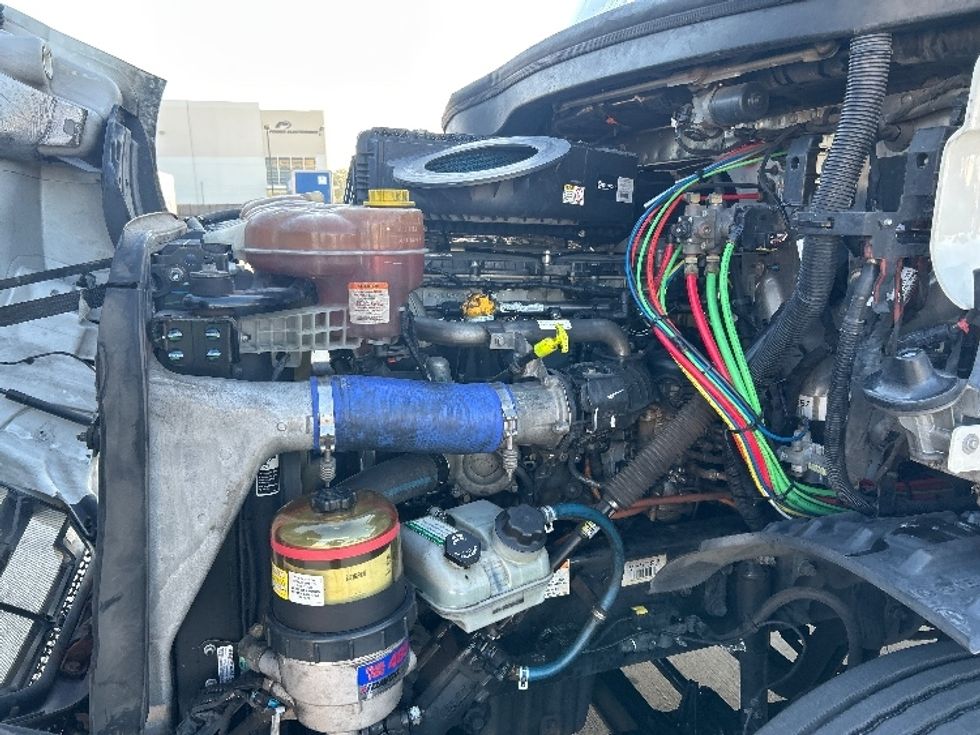 Day Cab Tractor-Heavy Duty Tractors-Freightliner-2021-T11664ST-Houston-TX-596,315\n\t\tmiles-$ 38,000 - Image 16