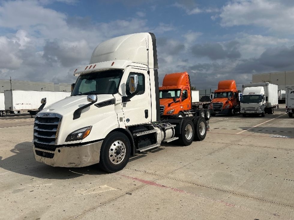 Day Cab Tractor-Heavy Duty Tractors-Freightliner-2021-T11664ST-Houston-TX-596,315\n\t\tmiles-$ 38,000 - Image 3