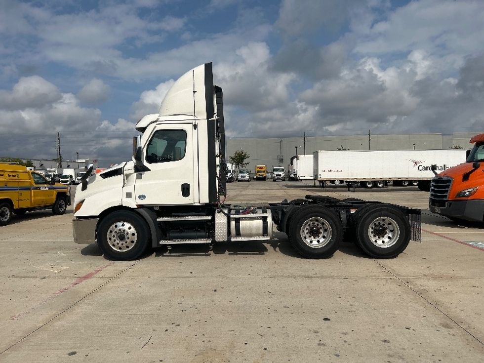Day Cab Tractor-Heavy Duty Tractors-Freightliner-2021-T11664ST-Houston-TX-596,315\n\t\tmiles-$ 38,000 - Image 4