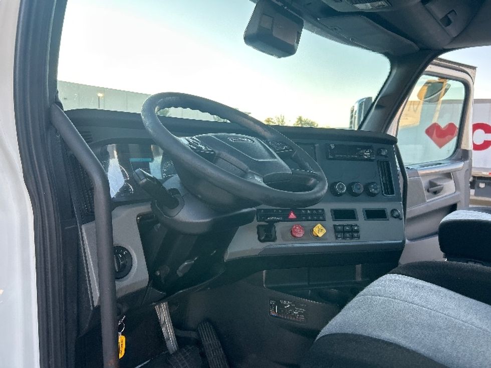 Day Cab Tractor-Heavy Duty Tractors-Freightliner-2021-T11664ST-Houston-TX-637,535\n\t\tmiles-$ 29,750 - Image 10