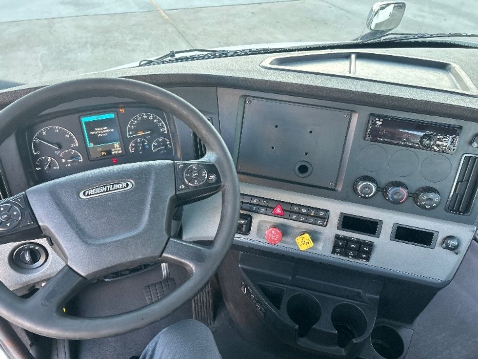 Day Cab Tractor-Heavy Duty Tractors-Freightliner-2021-T11664ST-Houston-TX-637,535\n\t\tmiles-$ 29,750 - Image 11