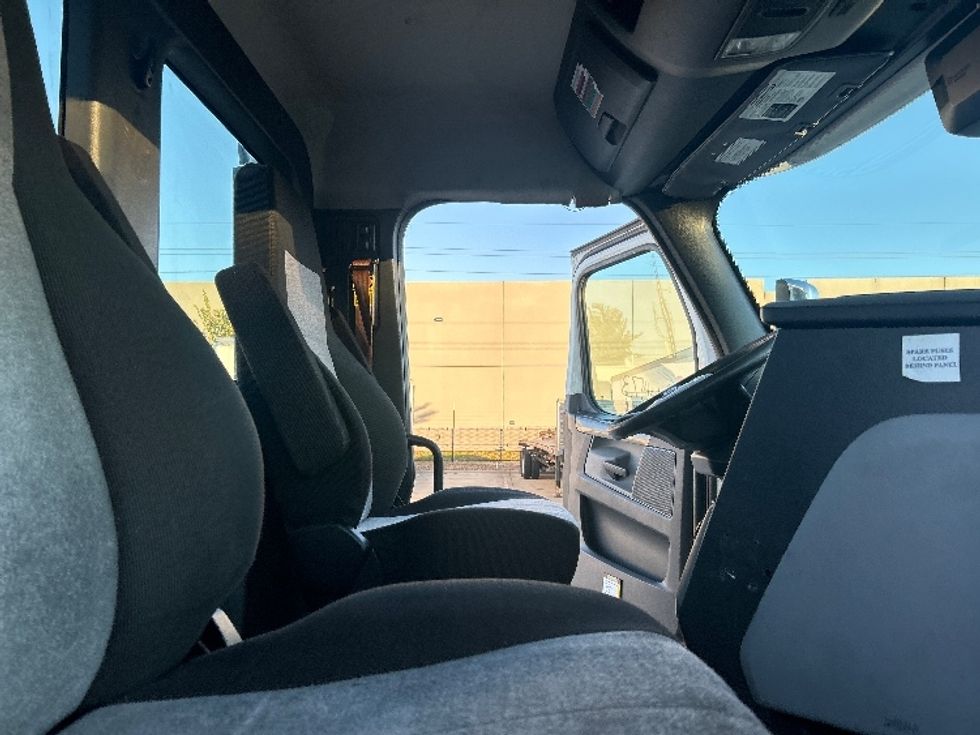 Day Cab Tractor-Heavy Duty Tractors-Freightliner-2021-T11664ST-Houston-TX-637,535\n\t\tmiles-$ 29,750 - Image 14