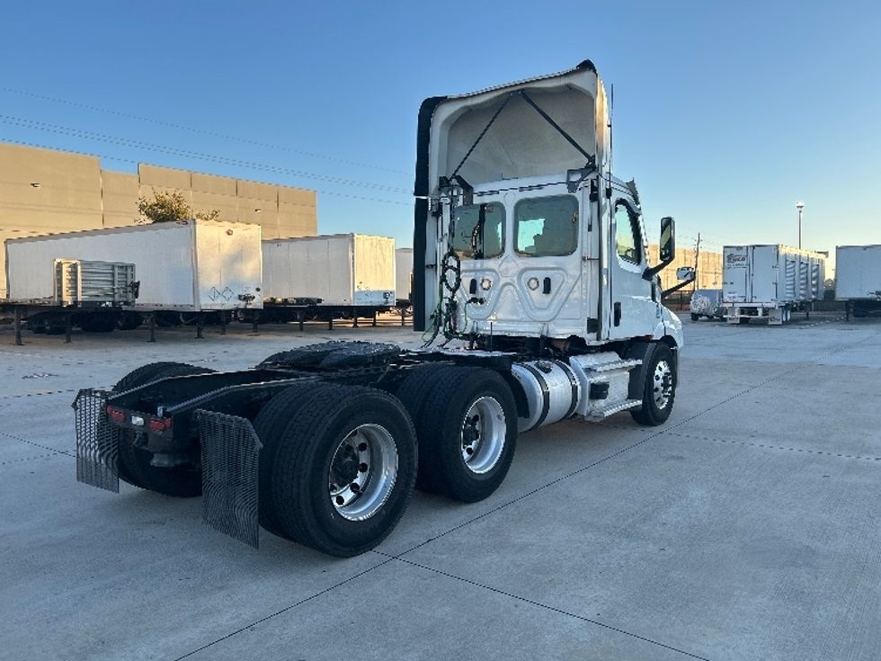 Day Cab Tractor-Heavy Duty Tractors-Freightliner-2021-T11664ST-Houston-TX-637,535\n\t\tmiles-$ 29,750 - Image 7