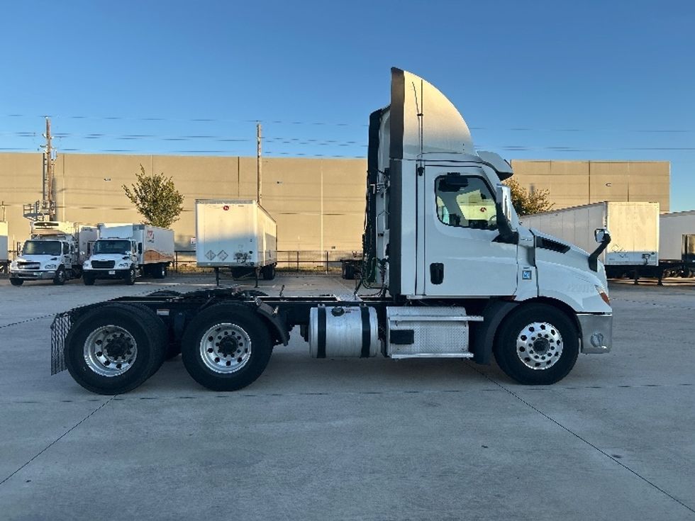 Day Cab Tractor-Heavy Duty Tractors-Freightliner-2021-T11664ST-Houston-TX-637,535\n\t\tmiles-$ 29,750 - Image 8
