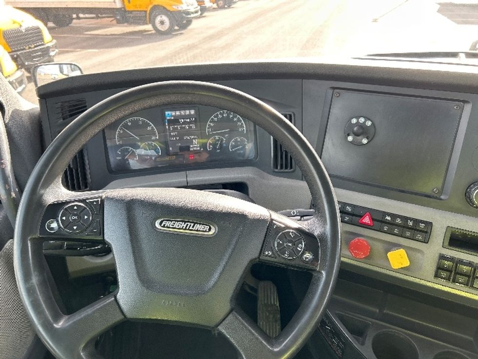 Day Cab Tractor-Heavy Duty Tractors-Freightliner-2021-T11664ST-Idaho Falls-ID-370,781\n\t\tmiles-$ 62,250 - Image 11