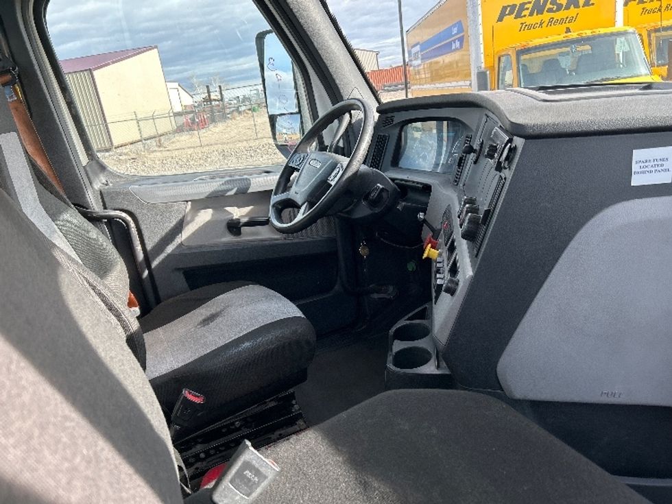 Day Cab Tractor-Heavy Duty Tractors-Freightliner-2021-T11664ST-Idaho Falls-ID-370,781\n\t\tmiles-$ 62,250 - Image 14