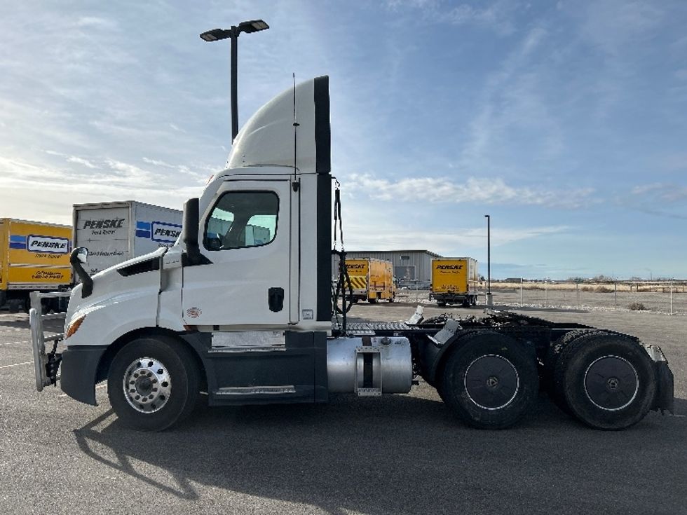 Day Cab Tractor-Heavy Duty Tractors-Freightliner-2021-T11664ST-Idaho Falls-ID-370,781\n\t\tmiles-$ 62,250 - Image 4