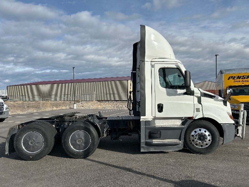 Day Cab Tractor-Heavy Duty Tractors-Freightliner-2021-T11664ST-Idaho Falls-ID-370,781\n\t\tmiles-$ 62,250 - Image 8