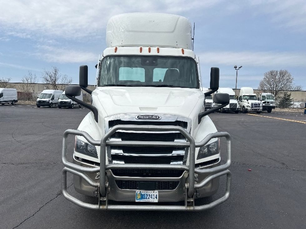 Day Cab Tractor-Heavy Duty Tractors-Freightliner-2021-T11664ST-Indianapolis-IN-740,555\n\t\tmiles-$ 26,750 - Image 2