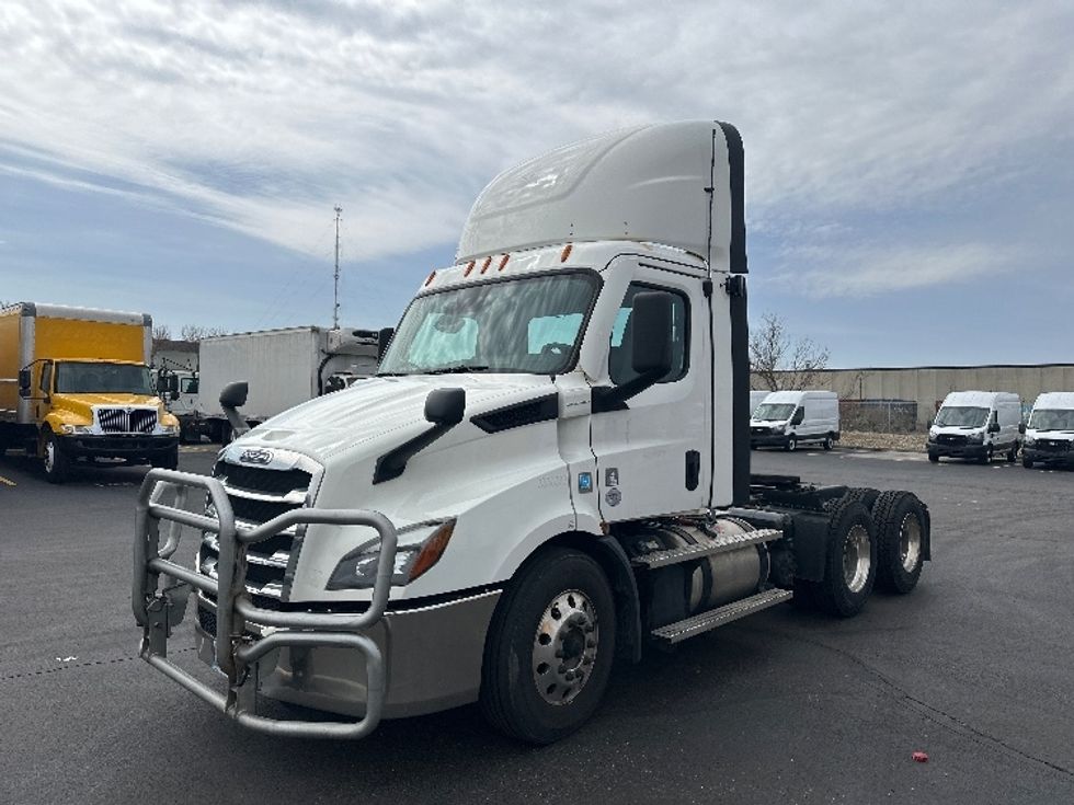 Day Cab Tractor-Heavy Duty Tractors-Freightliner-2021-T11664ST-Indianapolis-IN-740,555\n\t\tmiles-$ 26,750 - Image 3