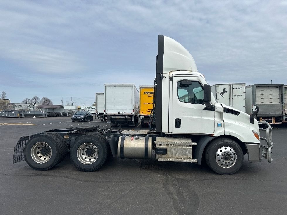 Day Cab Tractor-Heavy Duty Tractors-Freightliner-2021-T11664ST-Indianapolis-IN-740,555\n\t\tmiles-$ 26,750 - Image 8