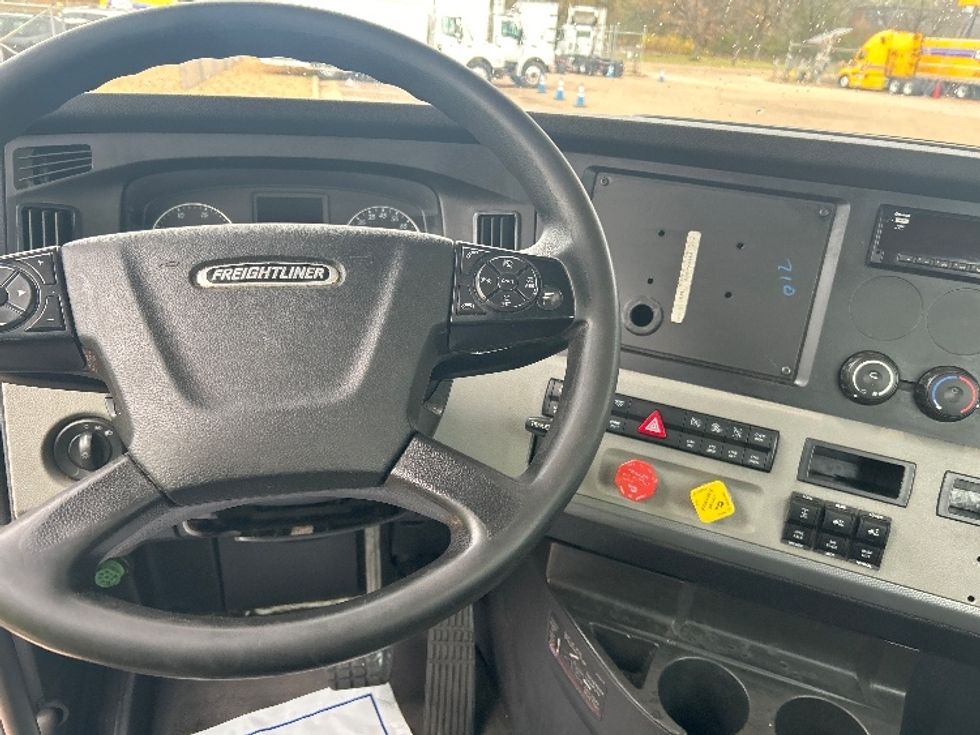 Day Cab Tractor-Heavy Duty Tractors-Freightliner-2021-T11664ST-Jackson-MS-600,640\n\t\tmiles-$ 36,500 - Image 11