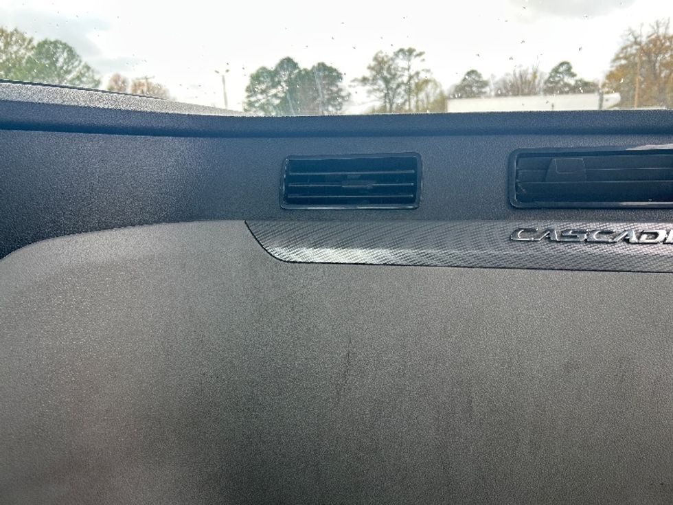 Day Cab Tractor-Heavy Duty Tractors-Freightliner-2021-T11664ST-Jackson-MS-600,640\n\t\tmiles-$ 36,500 - Image 13