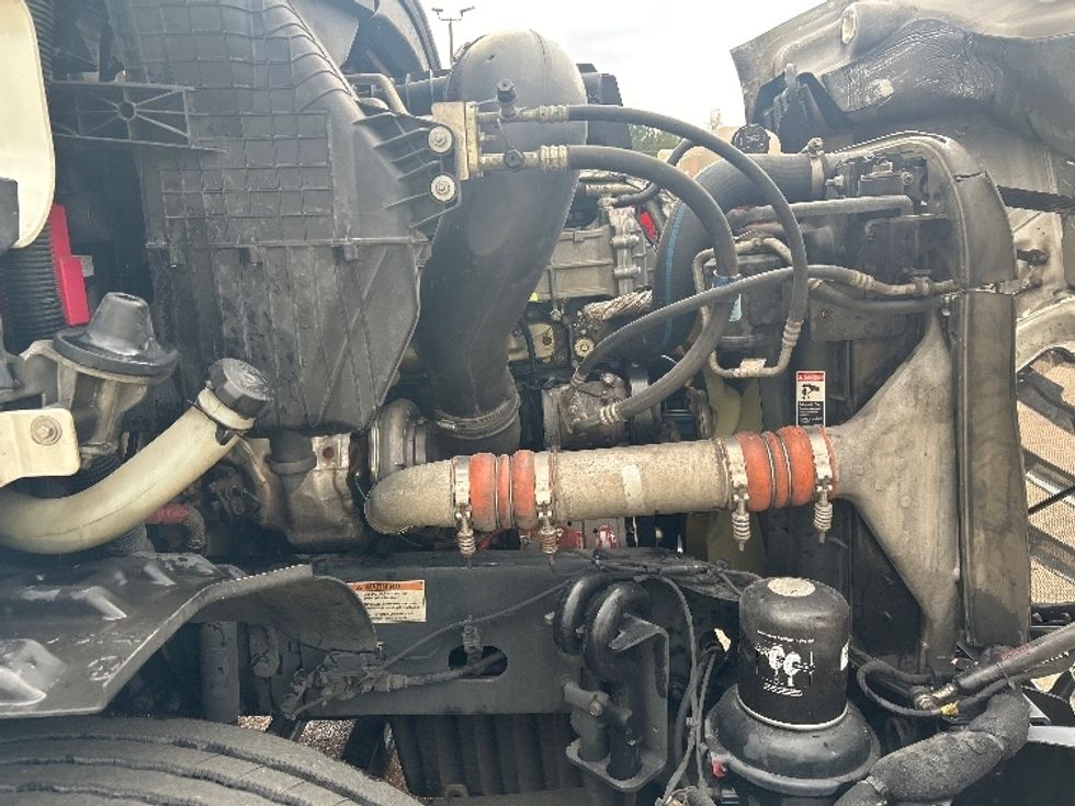 Day Cab Tractor-Heavy Duty Tractors-Freightliner-2021-T11664ST-Jackson-MS-600,640\n\t\tmiles-$ 36,500 - Image 15