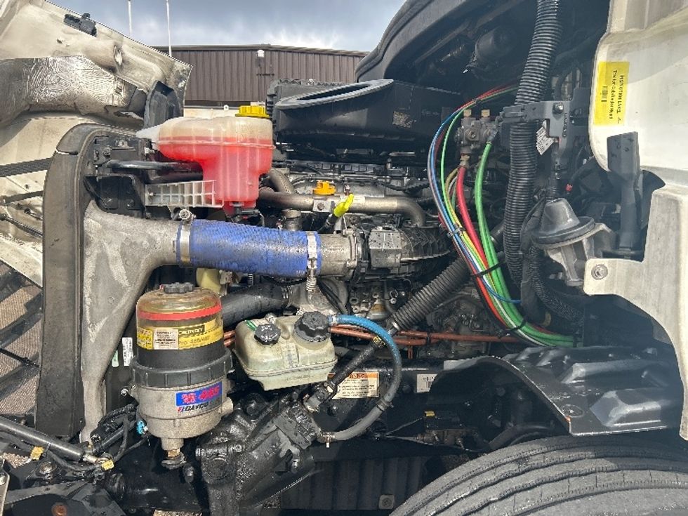 Day Cab Tractor-Heavy Duty Tractors-Freightliner-2021-T11664ST-Jackson-MS-600,640\n\t\tmiles-$ 36,500 - Image 16