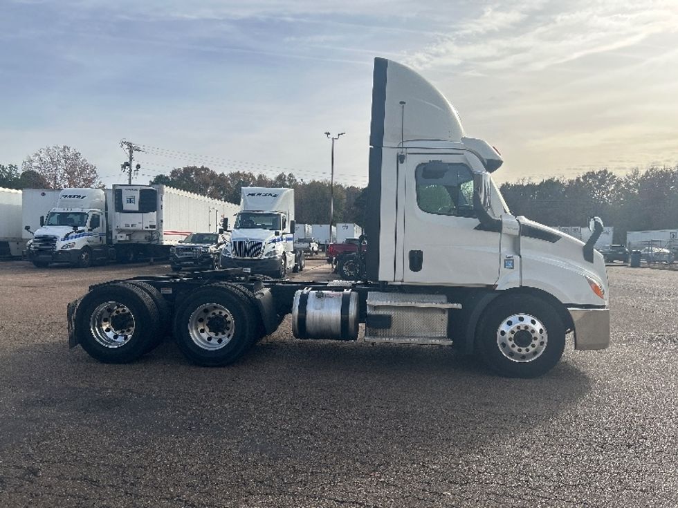 Day Cab Tractor-Heavy Duty Tractors-Freightliner-2021-T11664ST-Jackson-MS-600,640\n\t\tmiles-$ 36,500 - Image 8