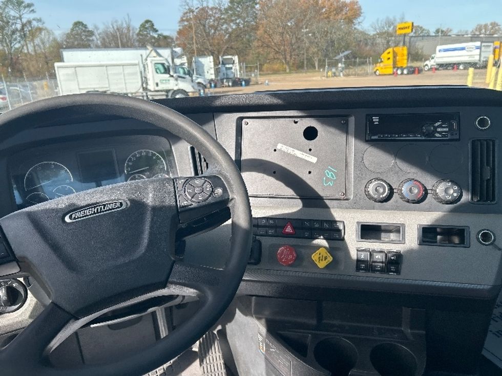 Day Cab Tractor-Heavy Duty Tractors-Freightliner-2021-T11664ST-Jackson-MS-690,800\n\t\tmiles-$ 28,750 - Image 11